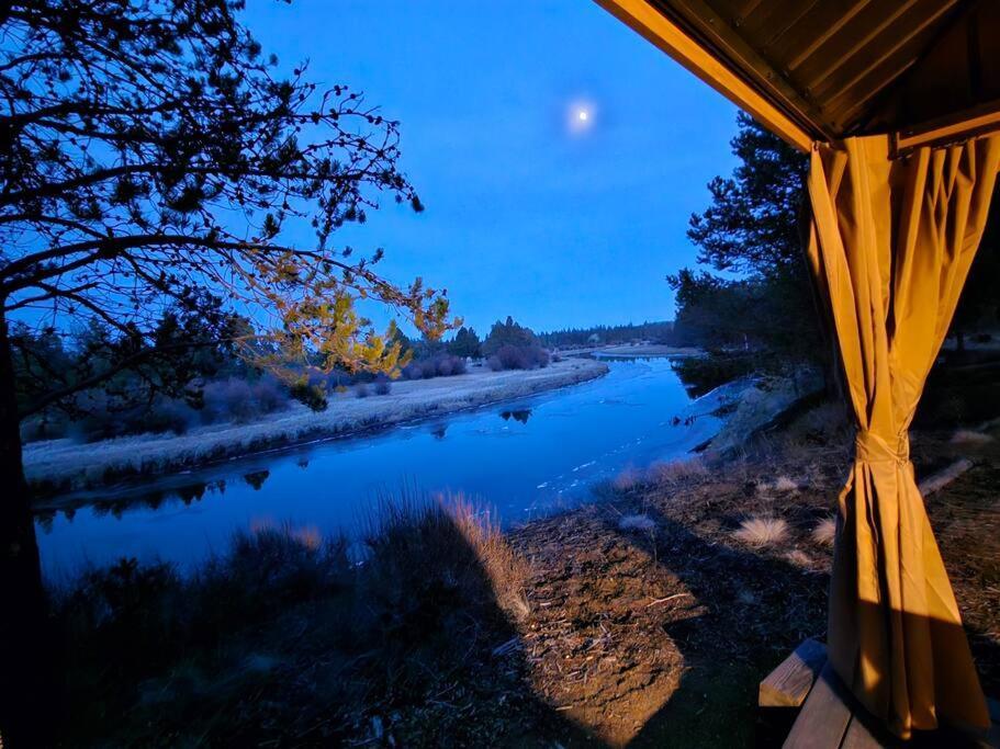 Beautiful Riverfront Near Mt Bachelor With Hot Tub Бенд Екстер'єр фото