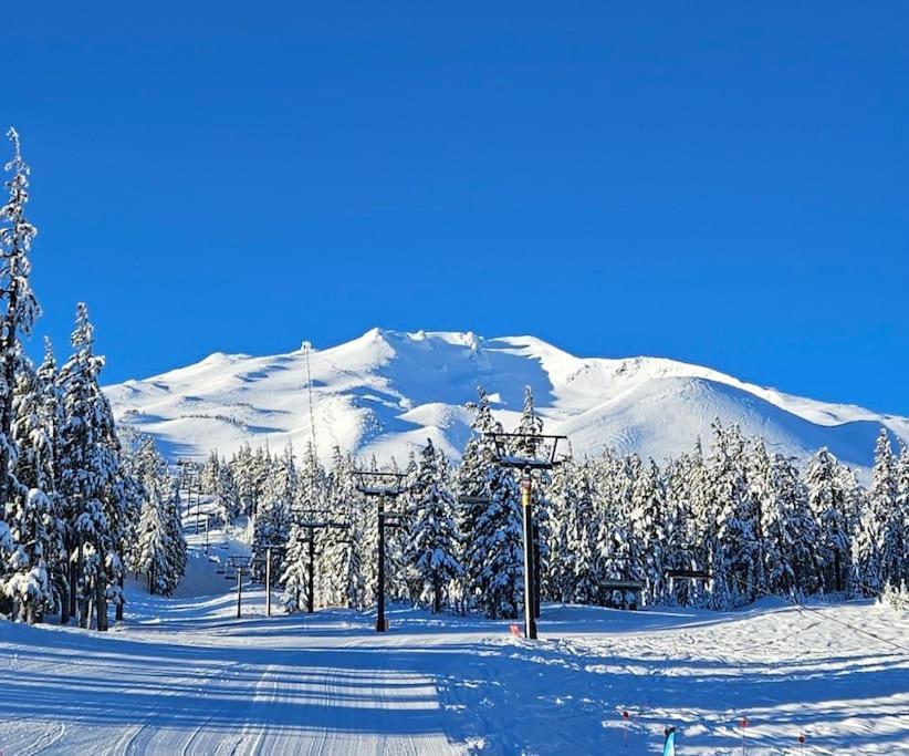 Beautiful Riverfront Near Mt Bachelor With Hot Tub Бенд Екстер'єр фото