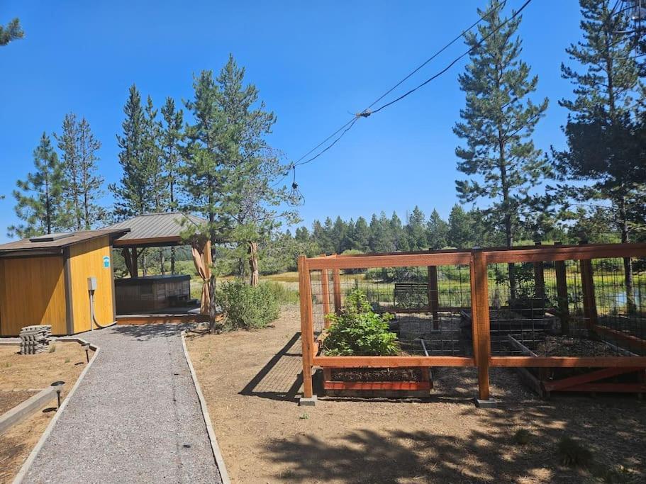 Beautiful Riverfront Near Mt Bachelor With Hot Tub Бенд Екстер'єр фото