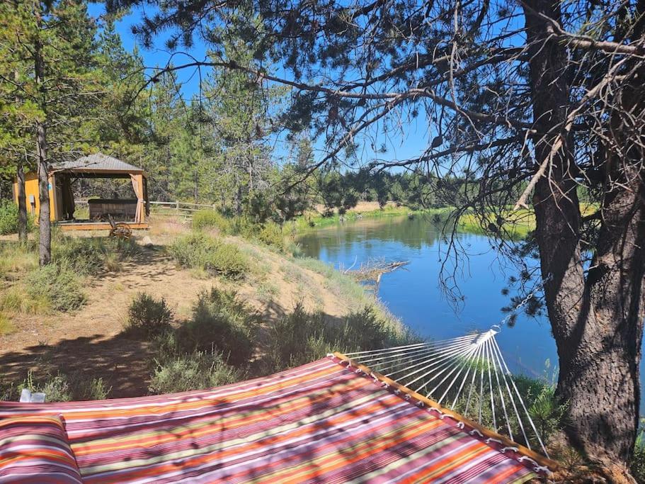 Beautiful Riverfront Near Mt Bachelor With Hot Tub Бенд Екстер'єр фото